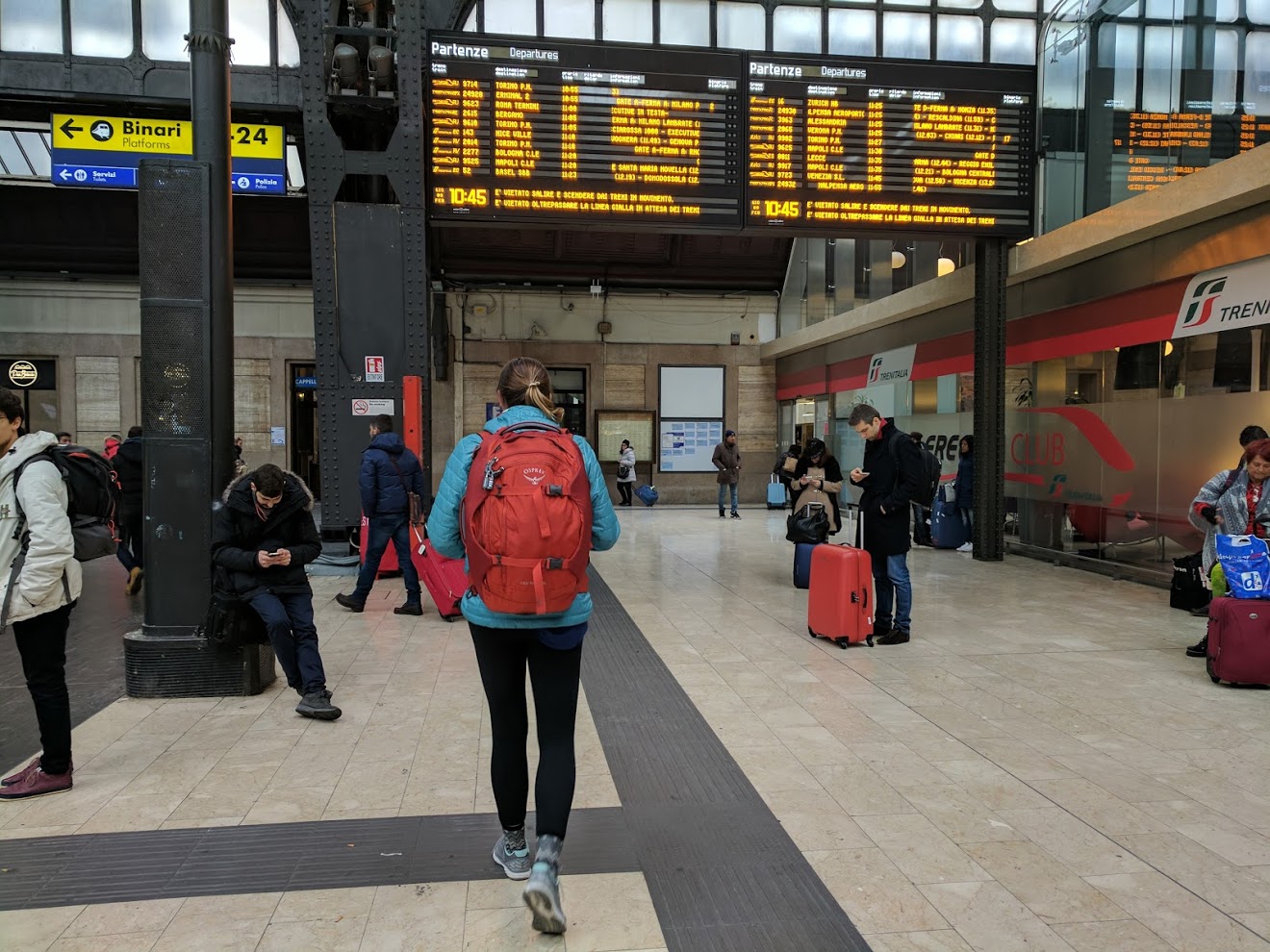 train station departures board