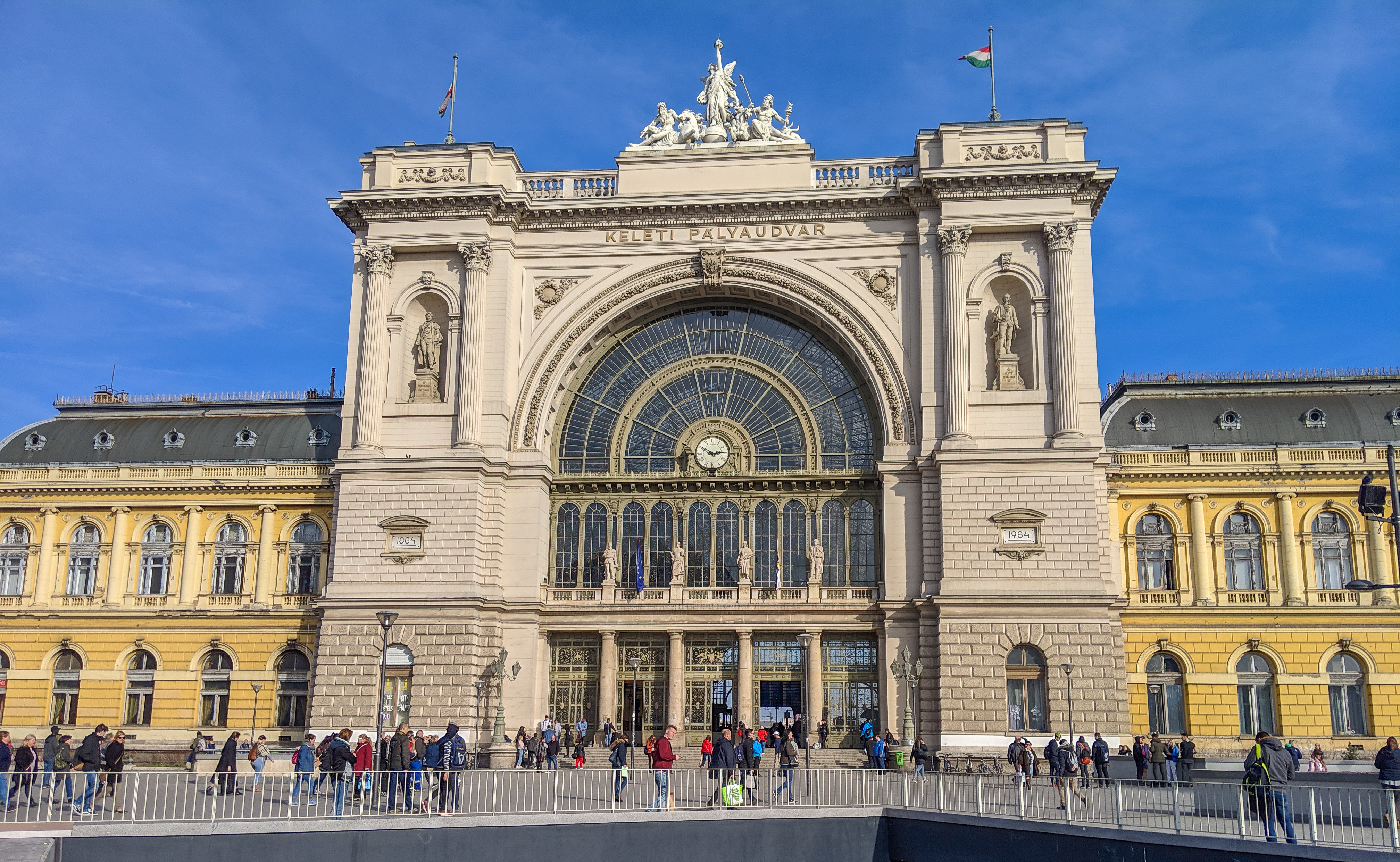 What are the three train stations in Budapest?