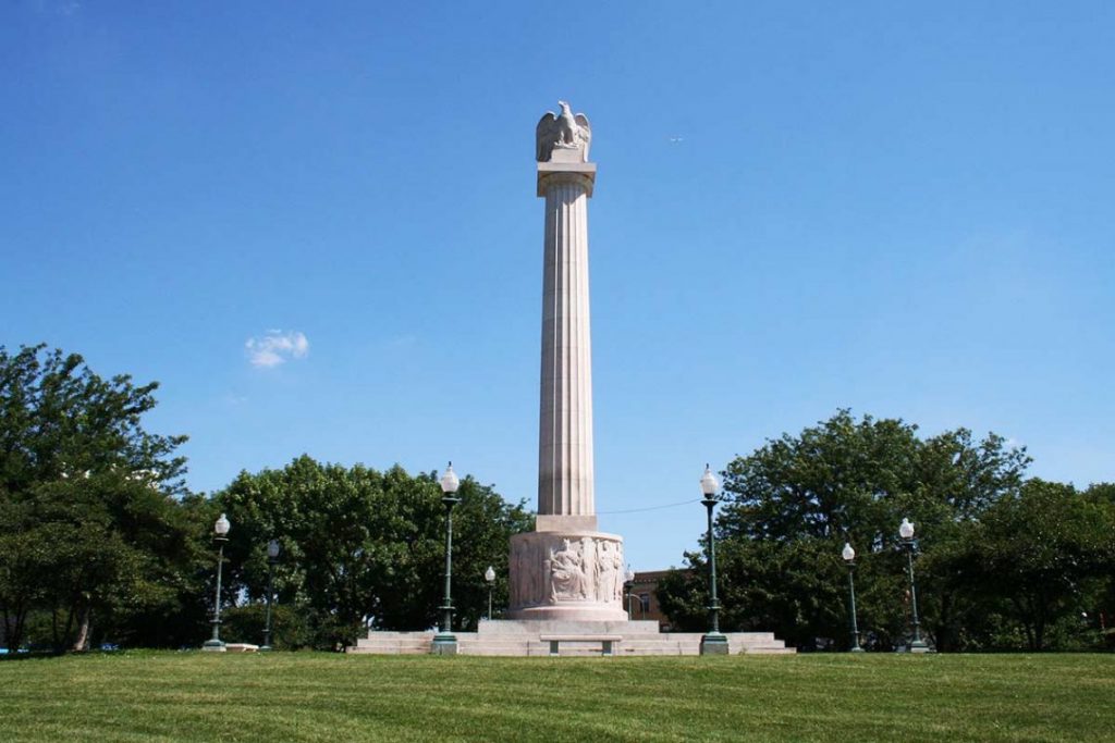 What to do in Chicago Illinois: Logan Square